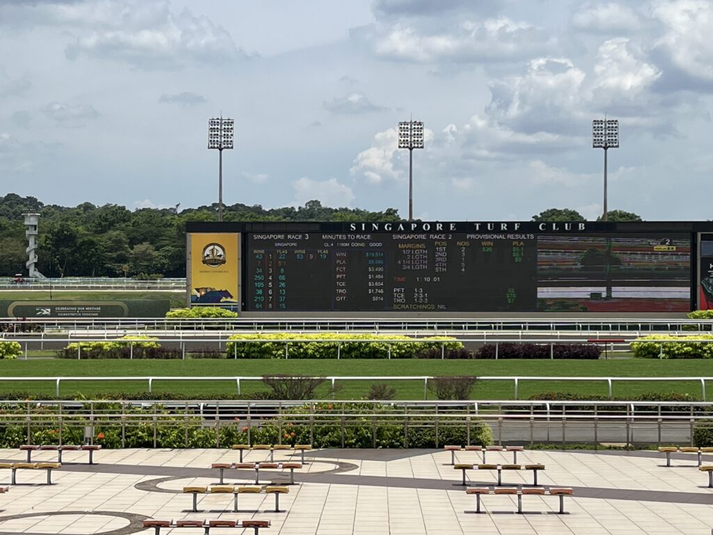 クランジ競馬場3